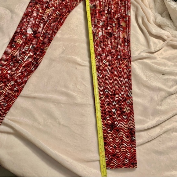 LuLaRoe Leggings OS One Size Tropical Red Orange White Black Waves Spandex - Picture 10 of 10